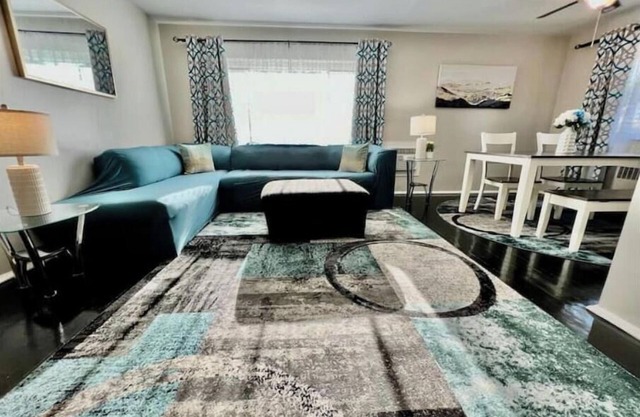 Turquoise Tranquility 2 Bedroom Apartment 13 Minutes to Downtown