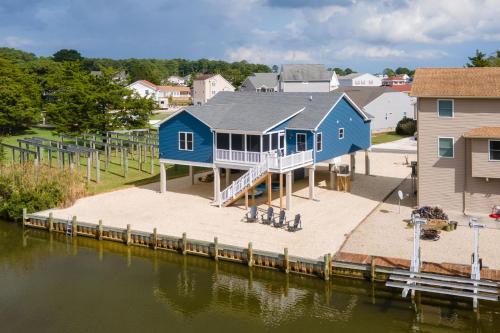 Turtle Bay - Waterfront & a screened porch!