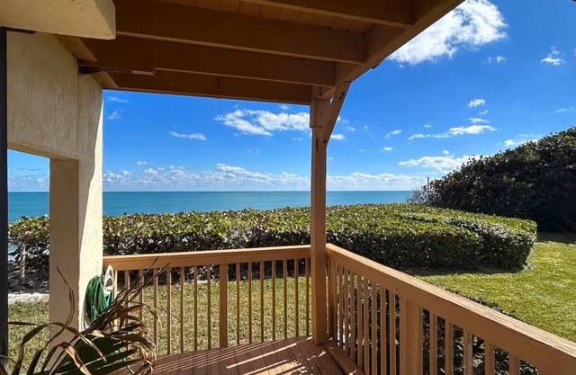 Turtle Beach Paradise - Immerse yourself in a Water Front Tropical Paradise