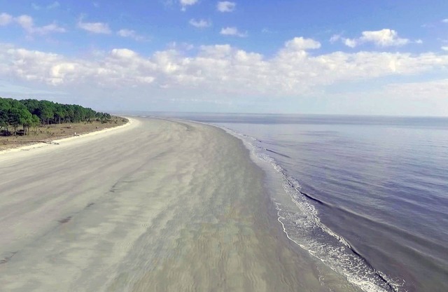 Turtle Lane Club - Walk to the beach, golf and dining