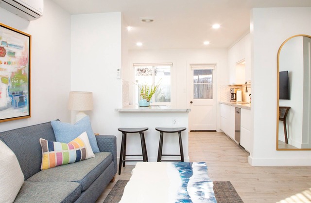 Turtle Retreat - Easy 2 minute walk to the Ocean!