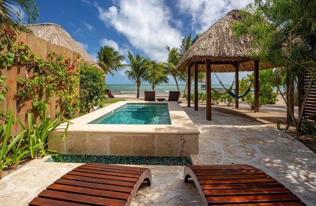 Turtle Villa - ALL INCLUSIVE Luxury One Bed Beachfront Villa with Plunge Pool