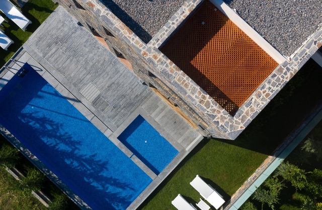 Turtulli Castle Villa I, a Sea Escape