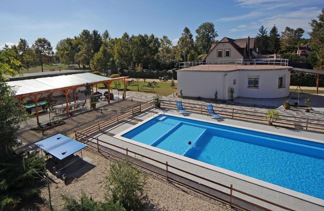 Turulpanzio&Gombeach
