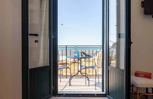 Tusa Bay. Enjoy the sun and sea at 1BR House a few Steps Away From the Beach
