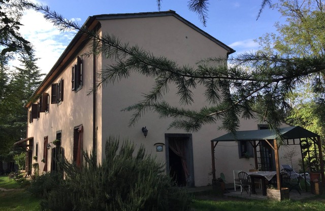 Tuscan farmhouse from the 1800s with pool and garden 20 minutes from the sea.