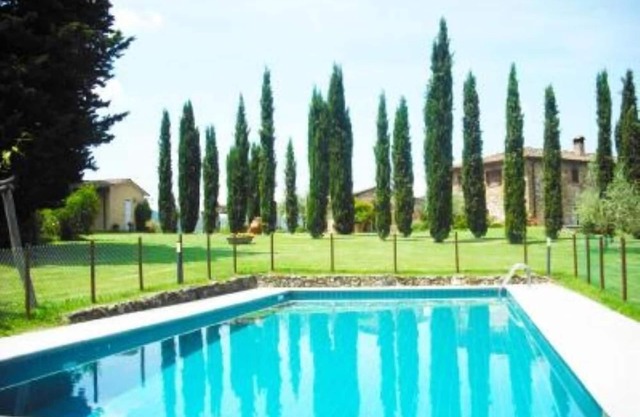 Tuscan farmhouse in beautiful hill with park and private pool, 2 TRIPLE ROOMS