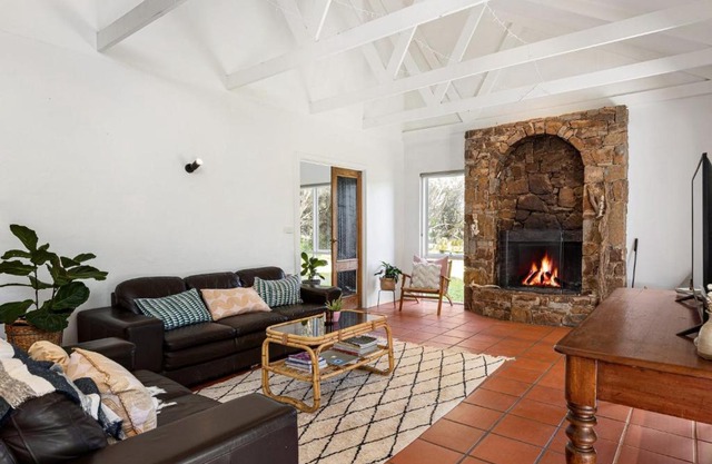 Tuscan style ocean beach escape on the Peninsula only 400m to beach