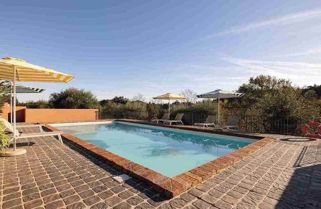 Tuscan villa immersed in art and nature, with private pool and guesthouse.