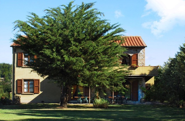 Tuscany farmhouse | Apartment with garden & swimming pool | Volterra