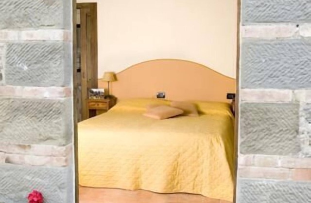 TUSCANY. INDEPENDENT ROOM WITH PRIVATE BATH AND SHARED SWIMMING POOL