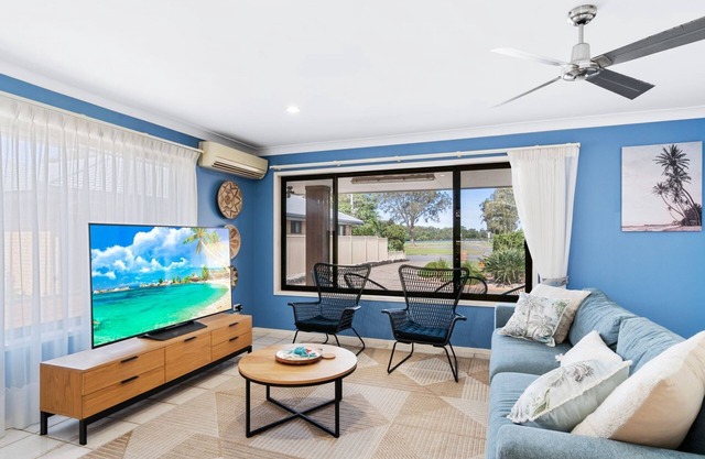Tweed Escape - Riverfront Pet Friendly Escape - Linen Provided - Min. 3 Night Stays