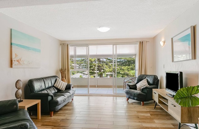 Tweed Paradise Unit 2 Rainbow Bay Beach just a 300m walk, easy walk to clubs and shops Wi-Fi is Inc.