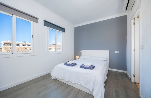Twin/double room Nº11' with Shared Terrace, Wi-Fi and Air Conditioning