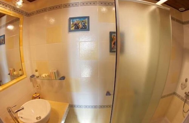 Twin room-Ensuite with Shower-Chambre Jaune