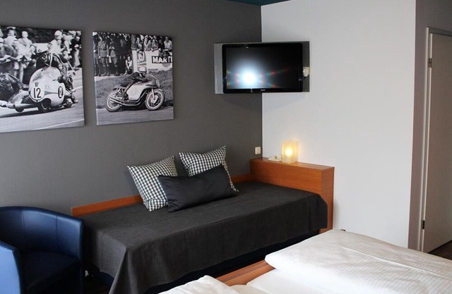 Twin Room, Shower, Toilet, Balcony - Hotel-Restaurant Hüllen