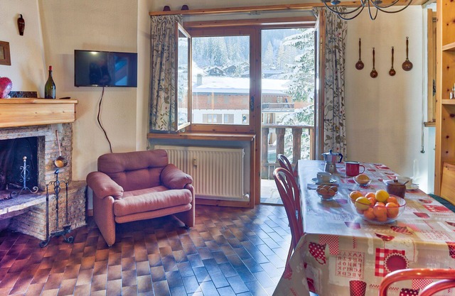 Twins Champoluc - a few minutes on foot from the ski resort, for 5 people, in town centre