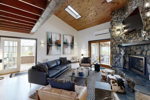 Twisted Rose Cabin