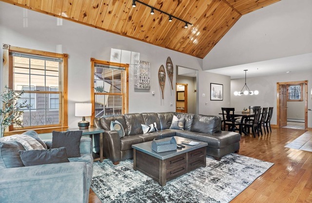 Twitchell Brook Townhouse 03 | 3 Bed, 2.5 Bath