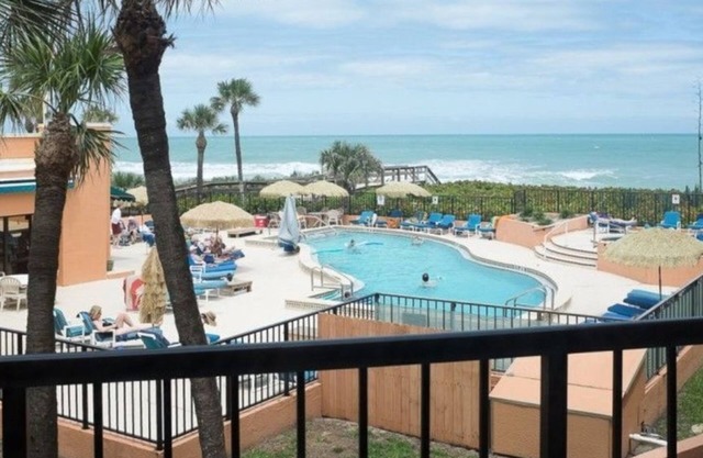 Two Bedroom Ocean Front, Luxury Condo, Indian Harbor, Florida (1926637)