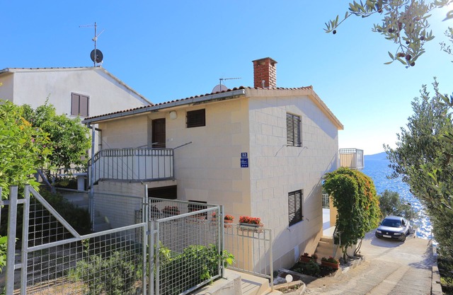 Two bedroom apartment near beach Okrug Donji, Čiovo (A-6859-d)