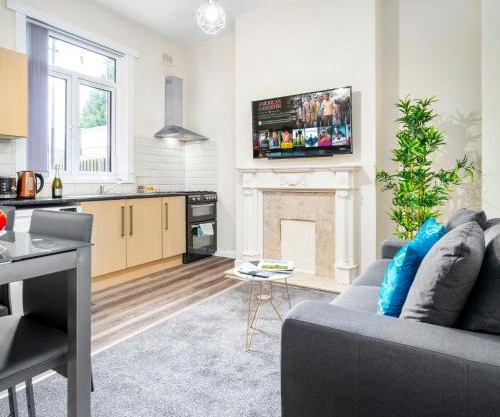 Two Bedroom Apartment - West Brom - High Speed Internet - Parking WBA