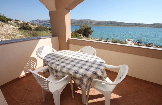 Two bedroom apartment near beach Kustići, Pag (A-6376-e)