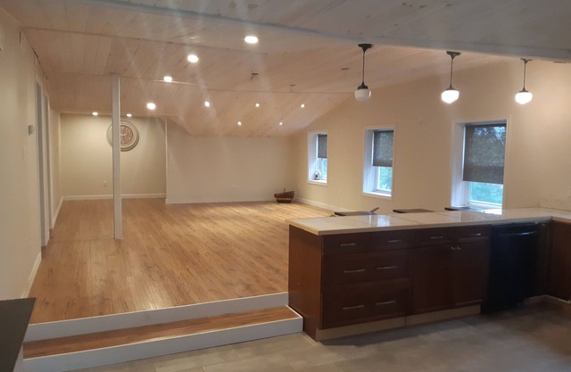 Two bedroom apartment in a rural setting with view of the lake