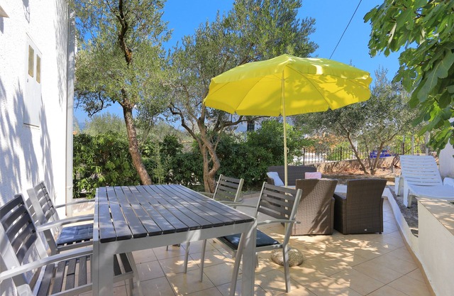 Two bedroom apartment with terrace Arbanija, Čiovo (A-4320-b)