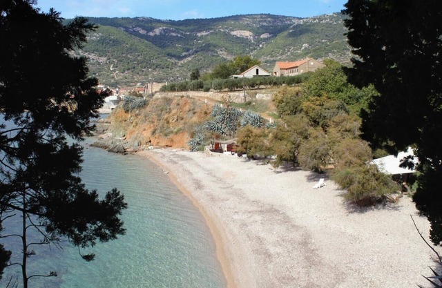 Two bedroom apartment with terrace Komiža, Vis (A-9247-b)