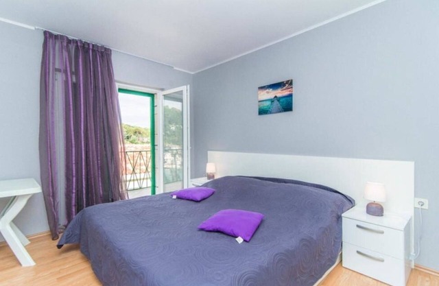 Two bedroom apartment with terrace and sea view Povlja, Brač (A-12362-a)