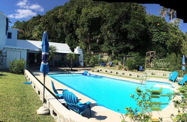 Two-bedroom cottage with lovely pool - central, near beaches, great location!