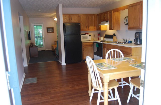 Two Bedroom Cabin With Covered Back Deck- no cleaning fees! @LakePointe Resort