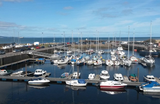 Two-bedroom flat overlooking Nairn Harbour, close to facilities