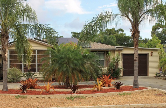 Two-bedroom house in peaceful St Pete neighborhood