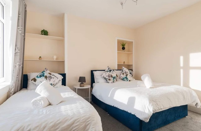 Two bedroom house with free parking, near city centre, sleeps up to five