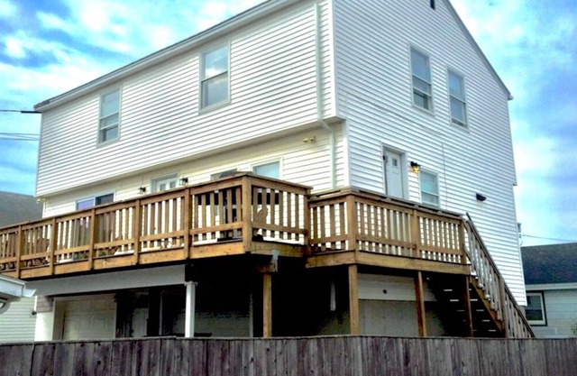 Two large Beach Houses, sleep 18 comfortably