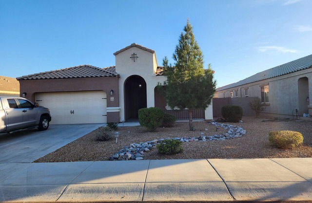 Two minutes from State Farm Stadium and Tanger outlets!