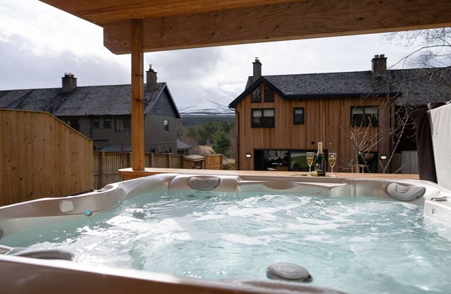 Two Queens Houses - a house that sleeps 10 guests in 5 bedrooms