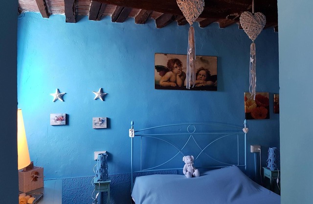 two-room apartment in the heart of Tuscany in a medieval village