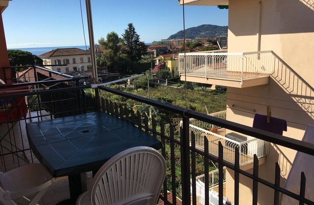 Two-room apartment in Cervo 300 m from the sea (Cit. 008017-LT-0120)