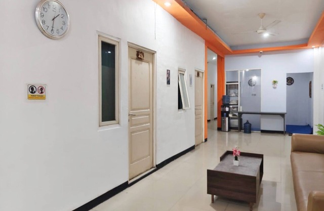 TwoSpaces Living at Nabila Semampir Homestay