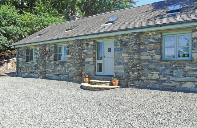 Ty Hir Bwlch Gwyn Farm Equestrian Centre