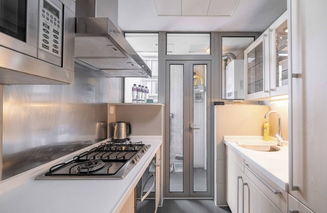 Tyms Family 2BR 1BA Apt Xujiahui Center