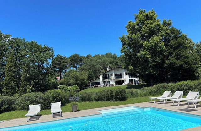 Typical basque house on 65.000 sq ft Outstanding view Heated pool Climatisation