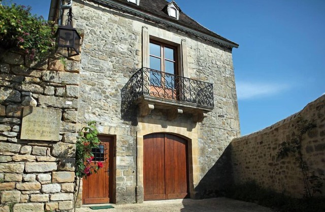 Typical&Charming Rental Flat With An Overlook Of The Dordorgne Valley Patio