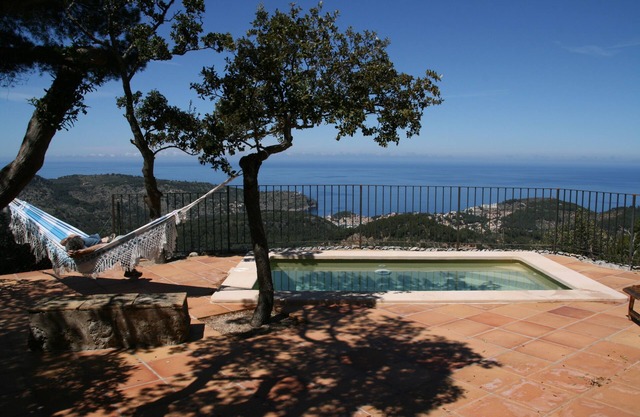 Typical stone house renovated with unbeatable views. wifi. swimming pool.