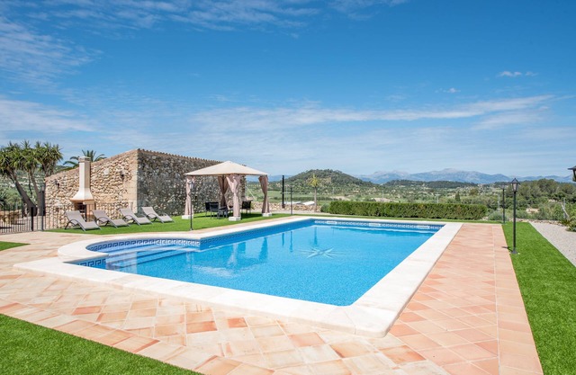 Typically Majorcan Villa “S'Era de Son Roig” with Garden, Pool & Wi-Fi