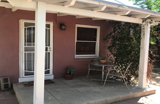 U of A LOCATION! 2BR/2BA off 4th Ave. & 6th St. Blocks from campus and downtown