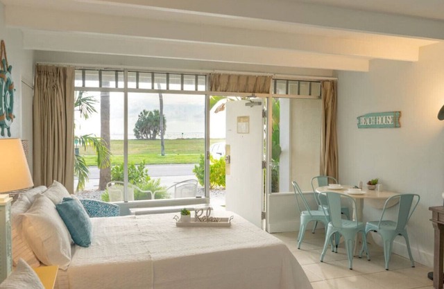 U104 Oceanview/Sunset View/Floor Unit/Steps from Pool Beach!
